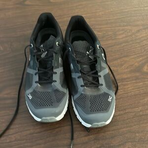 On Cloud Running Shoes Black - Size M 9.5